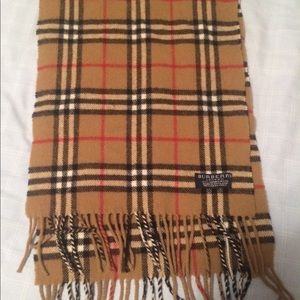 Burberry Plaid lambswool scarf!!
